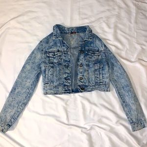 Cropped denim jacket
